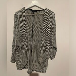 Totally fun unique open‎ cardigan black and white womens size small Forever 21